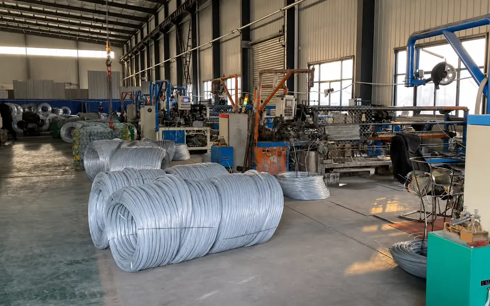 Coiled steel wire and processing equipment inside the Xianhong Mining workshop